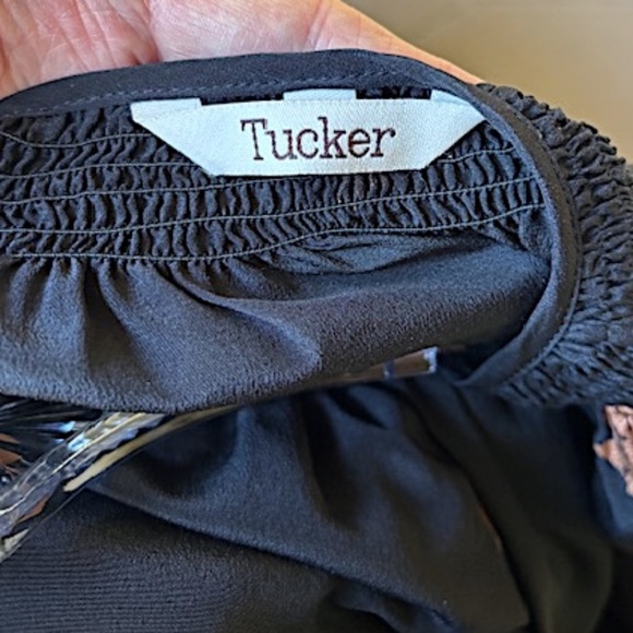 TUCKER "The Classic" Silk Print Button Up 3/4 Length Sleeve Blouse NWOT/sz M - Picture 14 of 15